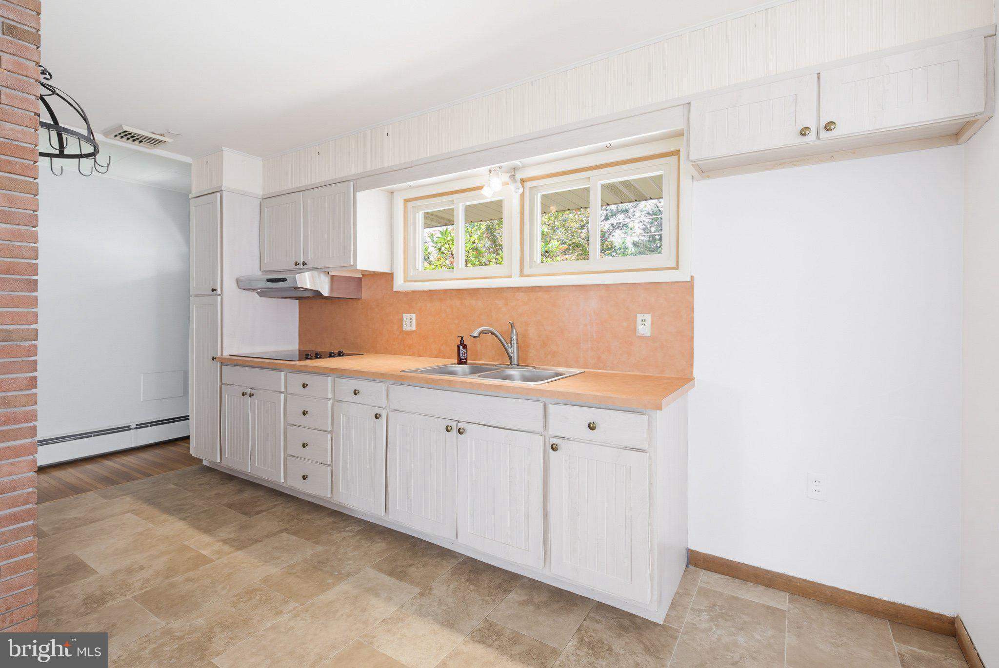 617 Capri Road Lancaster, PA 17603 - Photo 5 of 27 Kitchen