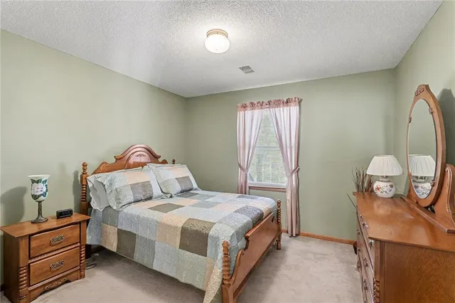 $335,000 | 7204 West 155th Street, Overland Park, KS 66223