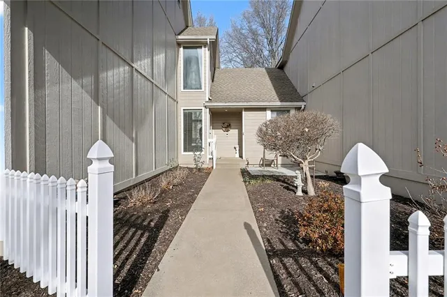 $335,000 | 7204 West 155th Street, Overland Park, KS 66223