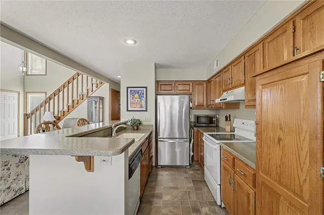 $335,000 | 7204 West 155th Street, Overland Park, KS 66223