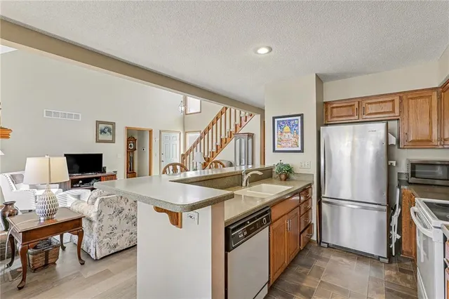 $335,000 | 7204 West 155th Street, Overland Park, KS 66223