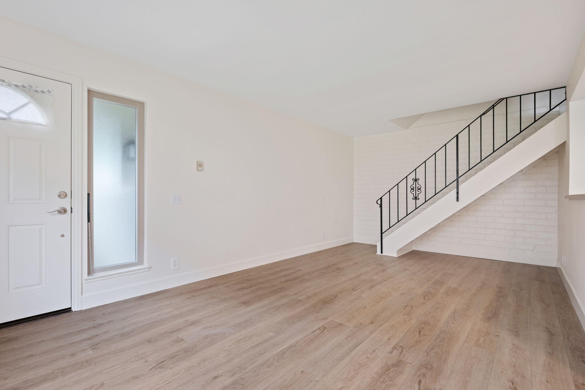 5930 Via Real, Unit 3 Carpinteria, CA 93013 - Photo 7 of 25 a view of room with wooden floor