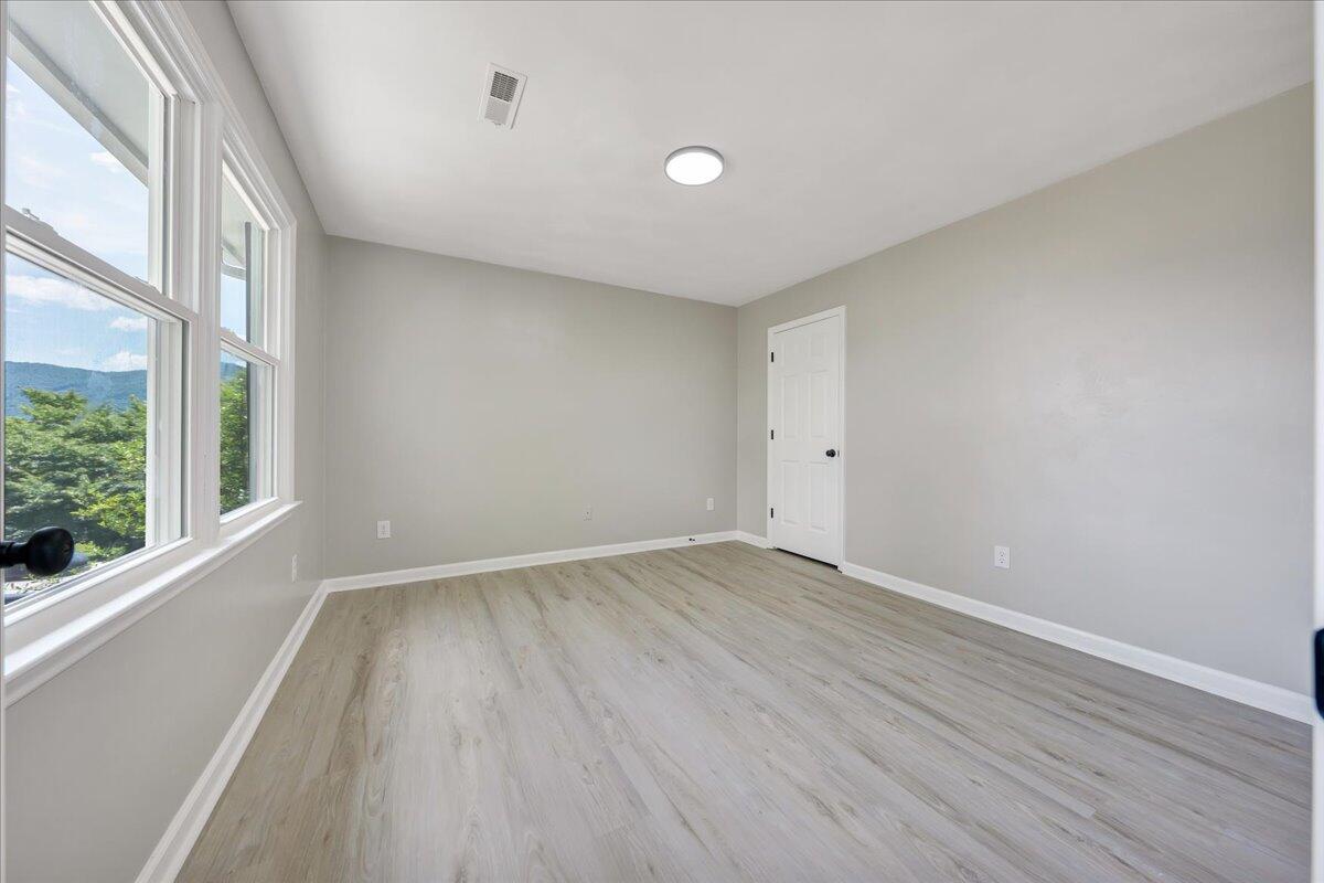 5214 Huntridge Road Roanoke, VA 24012 - Photo 27 of 61 28-MIB02213