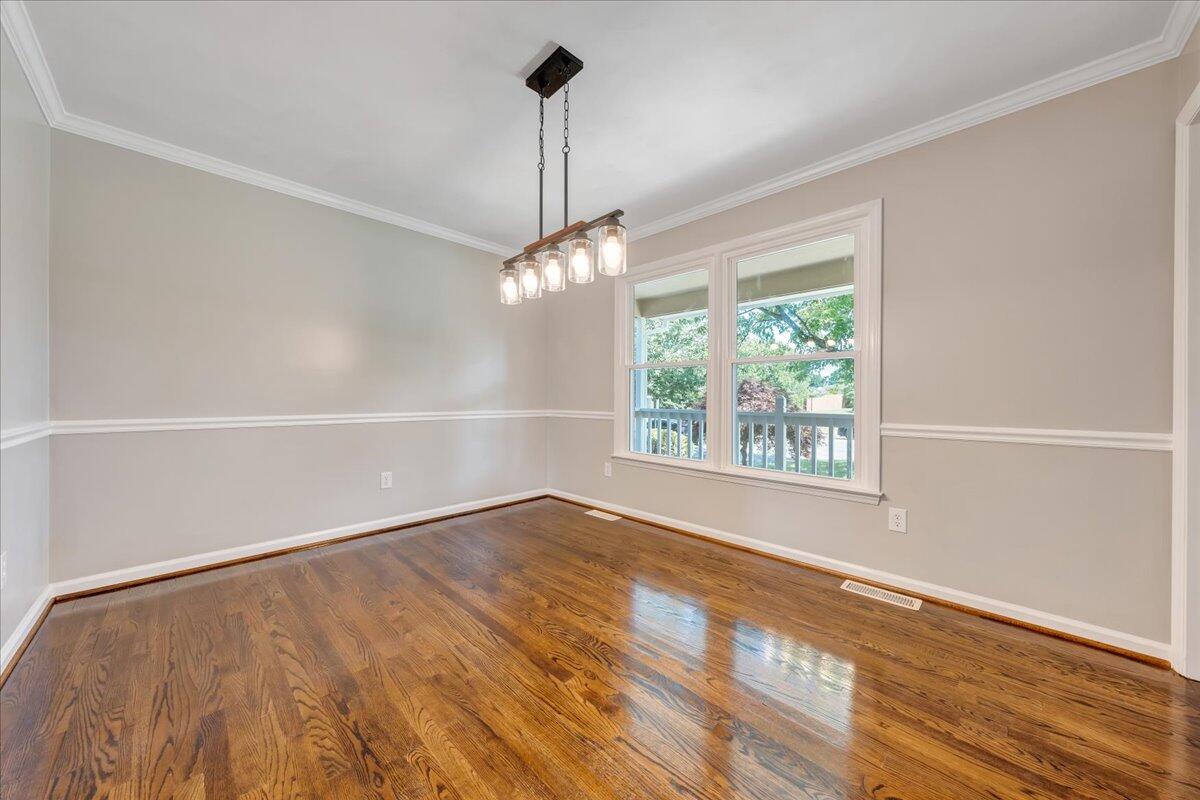 5214 Huntridge Road Roanoke, VA 24012 - Photo 5 of 61 05-MIB02141