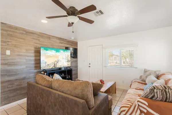 $1,150 | 7245 South Cole Lane, Hereford, AZ 85615