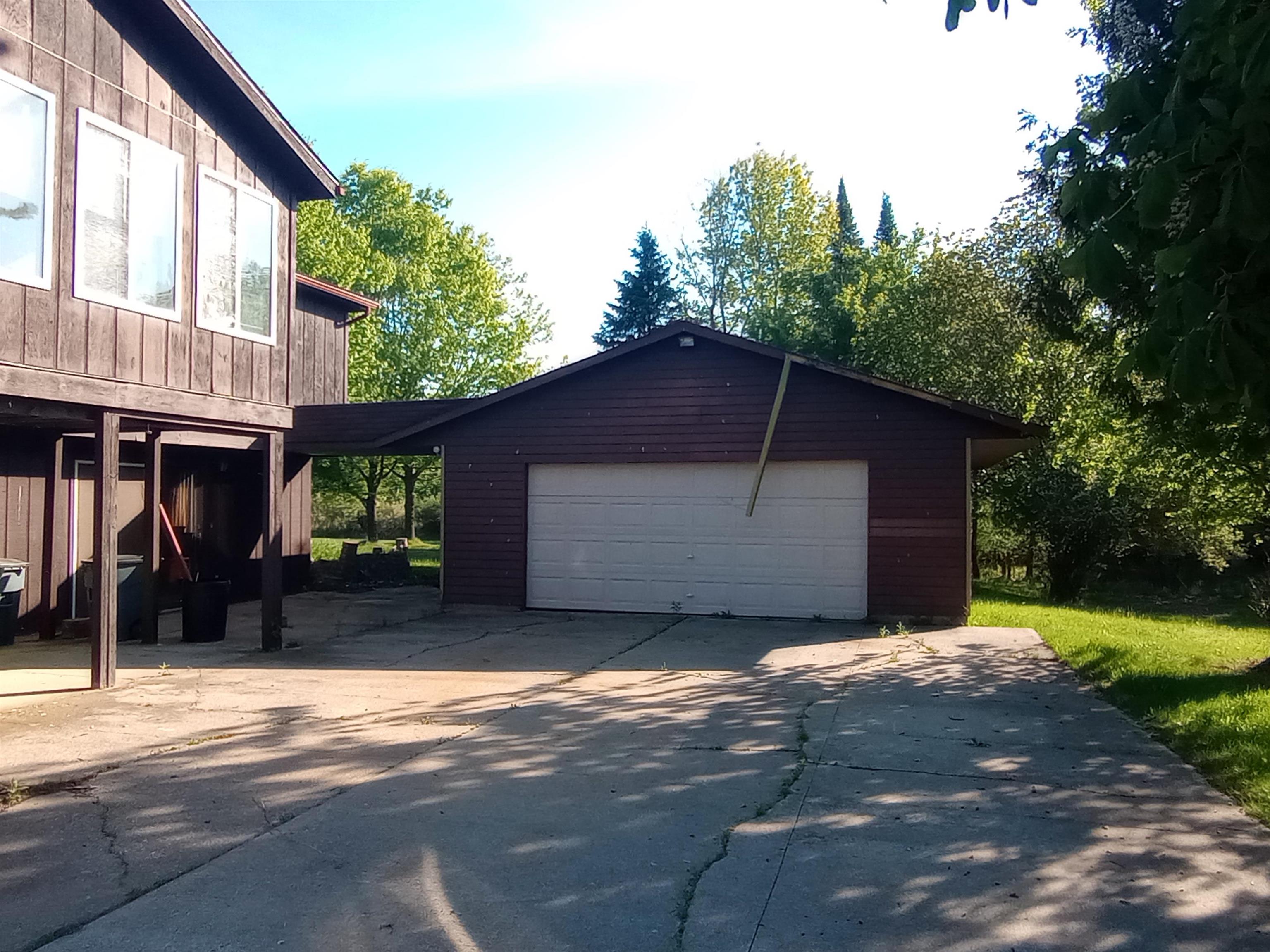 5396 Colchester Way Gladwin, MI 48624 - Photo 5 of 47