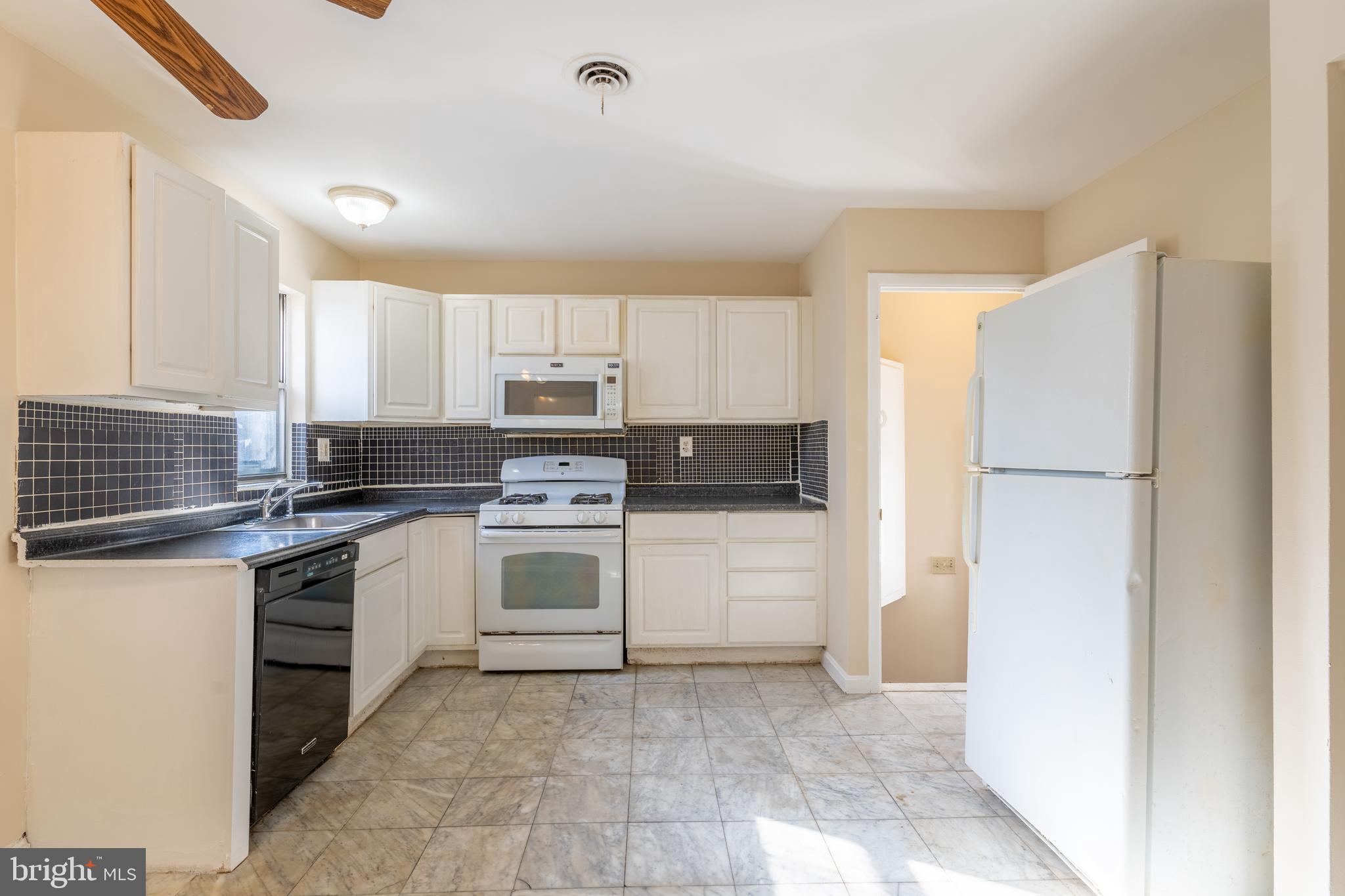 906 Buckingham Drive Silver Spring, MD 20901 - Photo 2 of 26 Kitchen