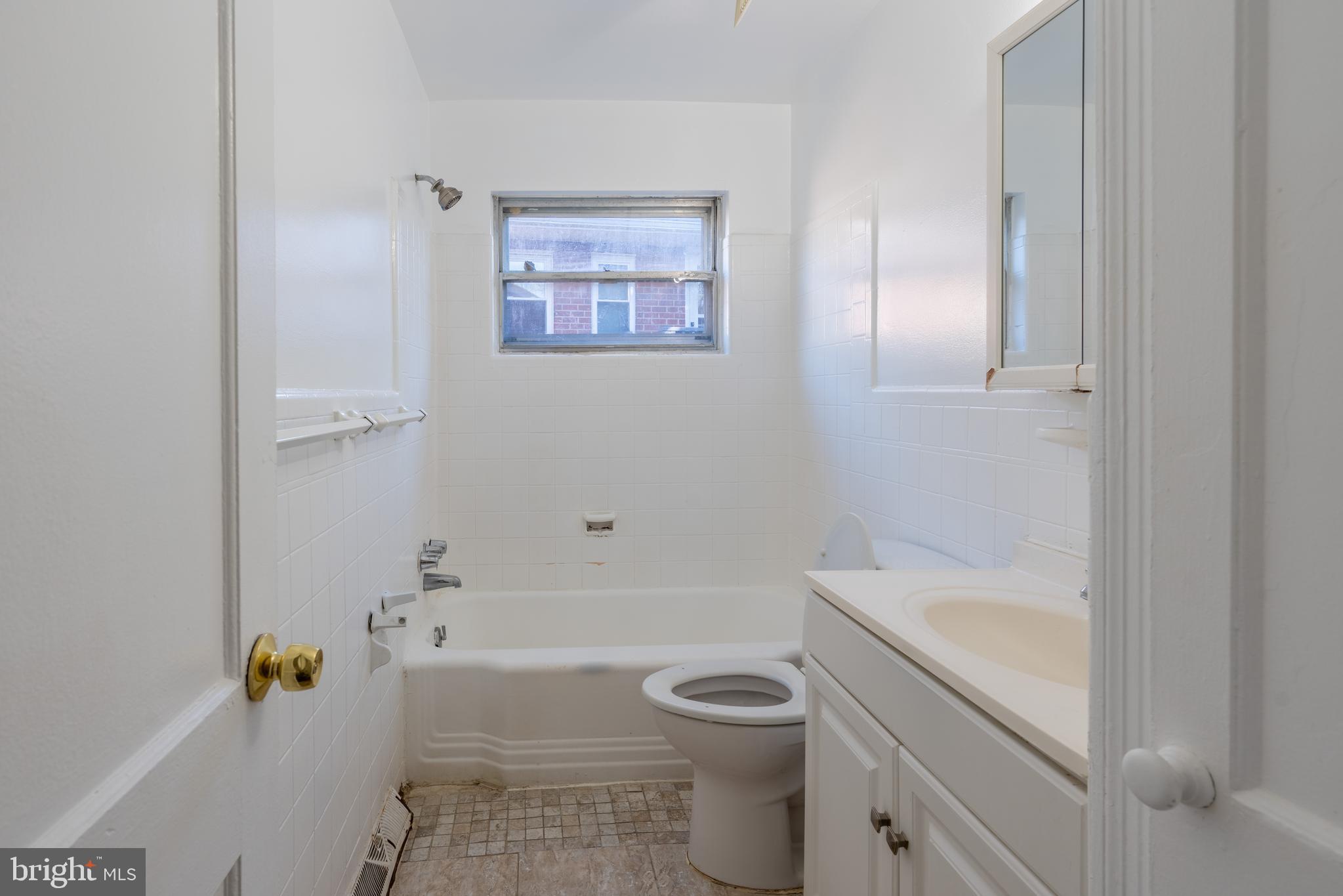 906 Buckingham Drive Silver Spring, MD 20901 - Photo 10 of 26 Main Level Bathroom