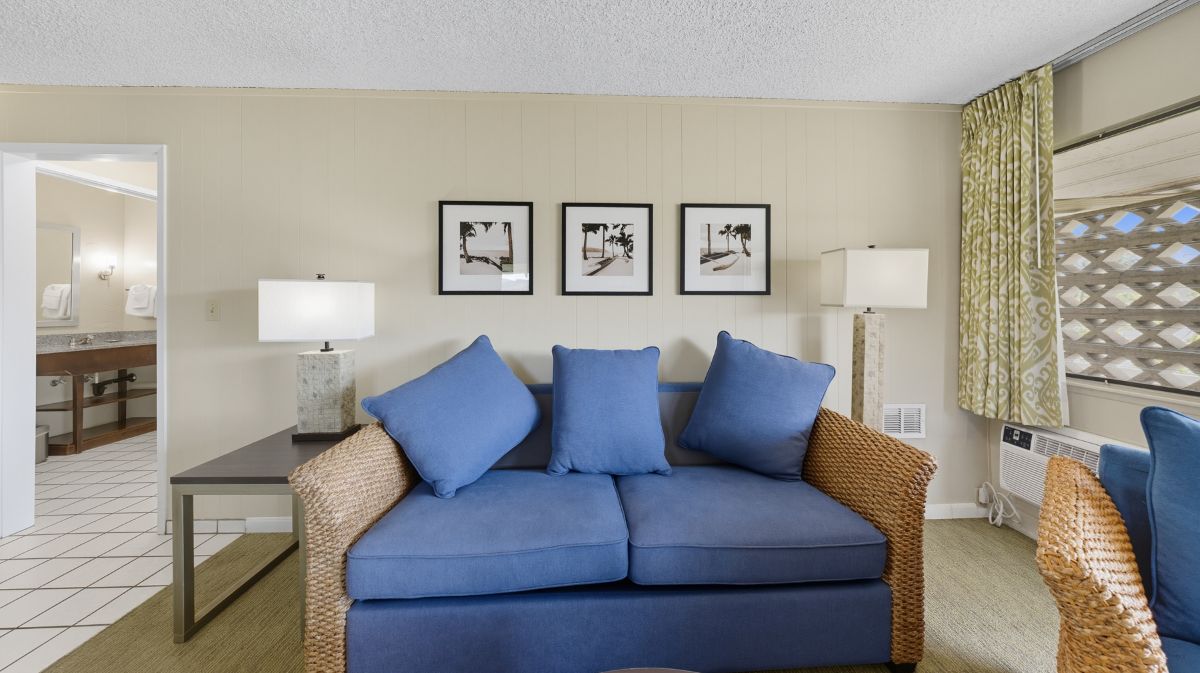 525 Aleka Loop, Unit A12 Kapaa, HI 96746 - Photo 5 of 20 a living room with furniture and painting on the wall