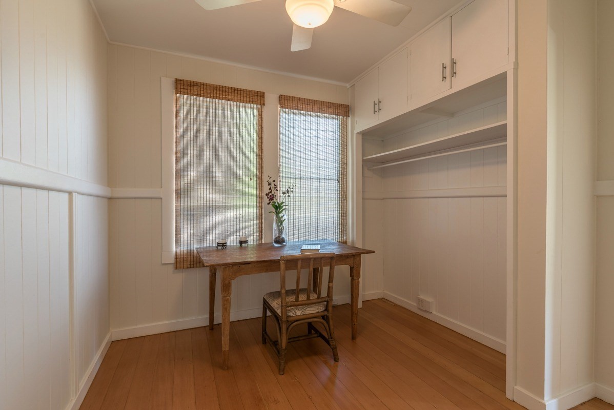 4472 A Panako Road Waimea, HI 96796 - Photo 15 of 25 a room with a table and chairs