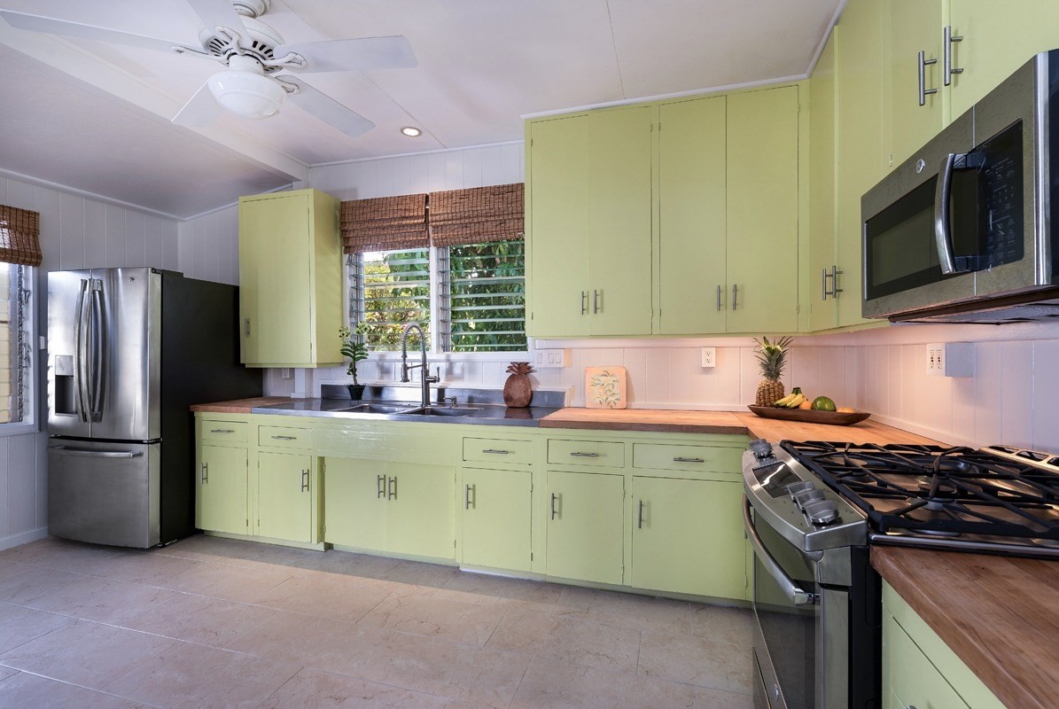 4472 A Panako Road Waimea, HI 96796 - Photo 3 of 25 a kitchen with a sink stove and refrigerator