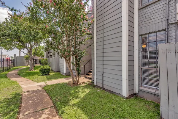 a view of a back yard of the house