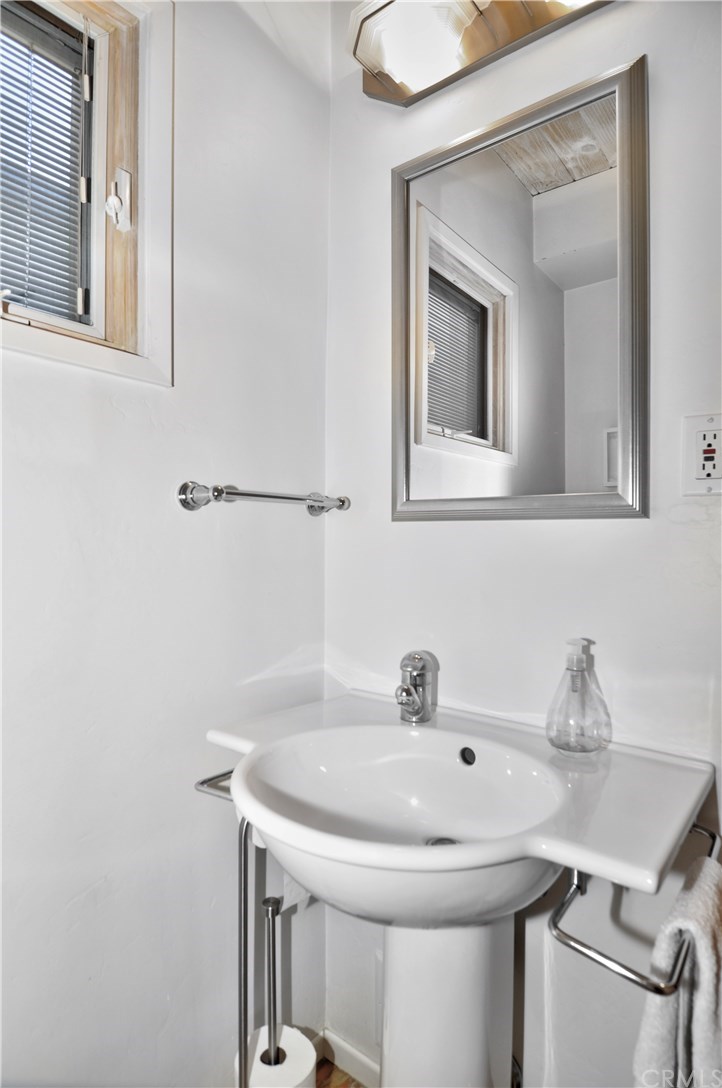 404 Prospect Street Newport Beach, CA 92663 - Photo 13 of 33