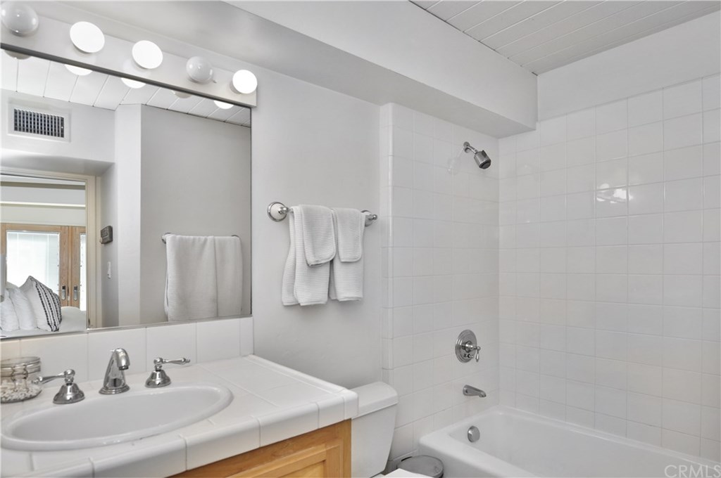 404 Prospect Street Newport Beach, CA 92663 - Photo 14 of 33