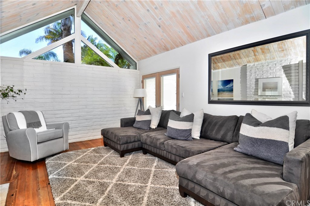 404 Prospect Street Newport Beach, CA 92663 - Photo 4 of 33