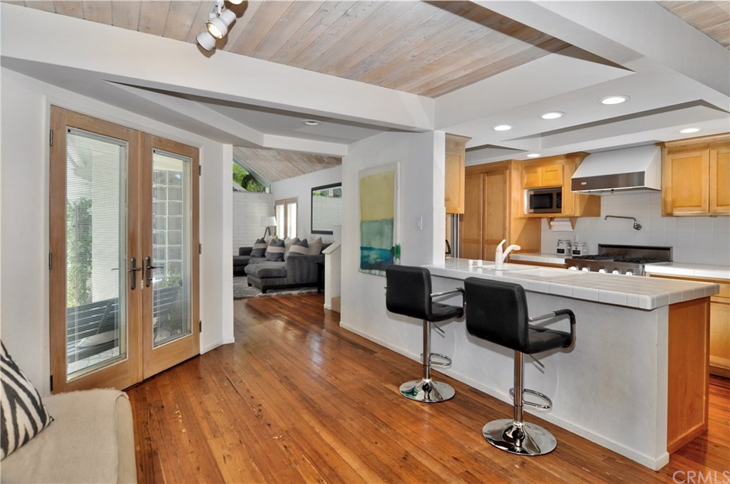 404 Prospect Street Newport Beach, CA 92663 - Photo 5 of 33