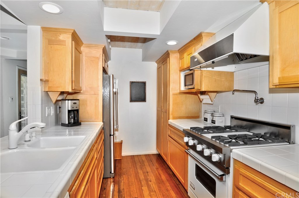 404 Prospect Street Newport Beach, CA 92663 - Photo 6 of 33