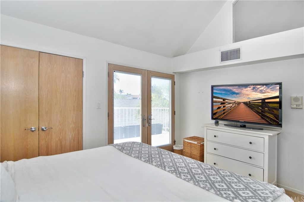 404 Prospect Street Newport Beach, CA 92663 - Photo 9 of 33