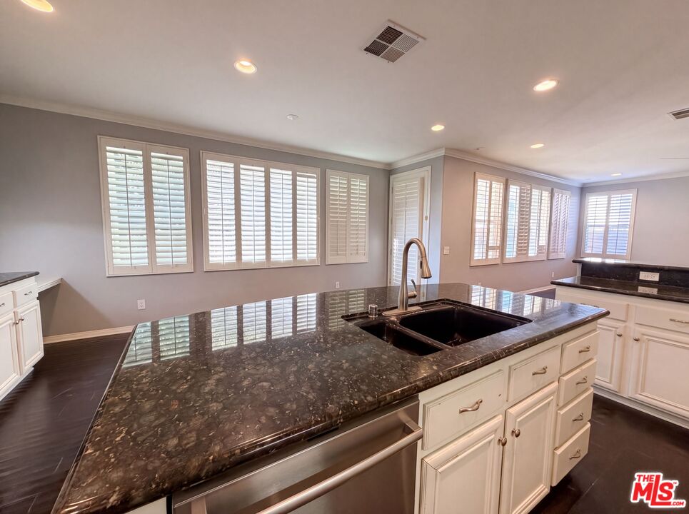 25701 Chestnut Way Stevenson Ranch, CA 91381 - Photo 13 of 35 Gallery Image 13