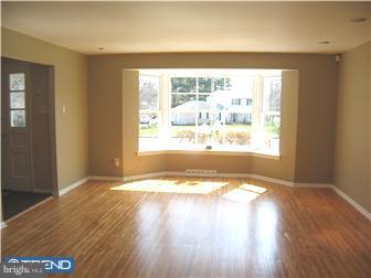 3970 Pine Road Huntingdon Valley, PA 19006 - Photo 4 of 12 Living Room