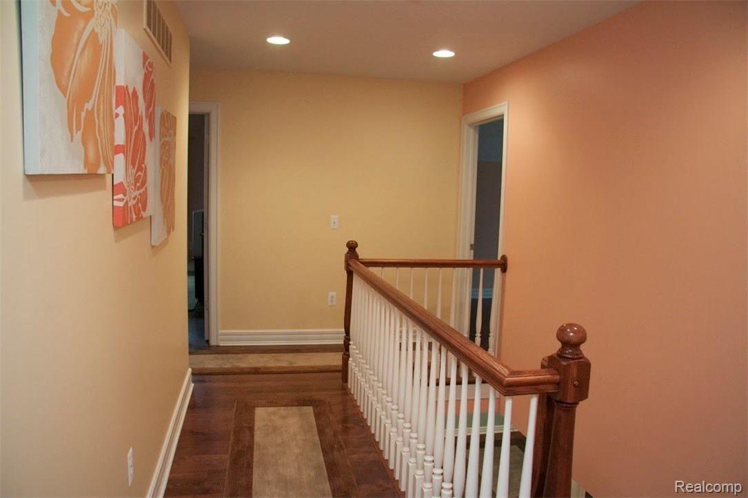 1331 Oak Street Rochester, MI 48307 - Photo 23 of 39 hall up.jpg