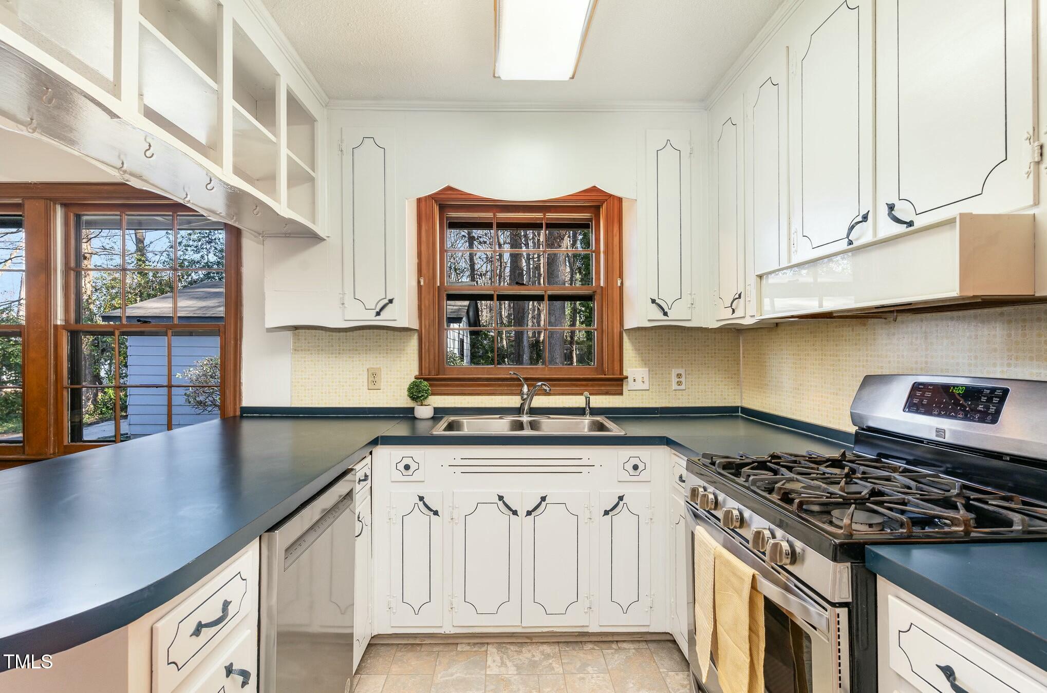 6600 Clinton Place Raleigh, NC 27607 - Photo 13 of 35 Kitchen