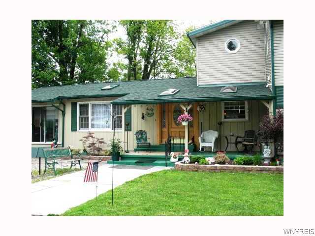 5785 Tonawanda Creek Road Pendleton, NY 14094 - Photo 1 of 1 Exterior Front