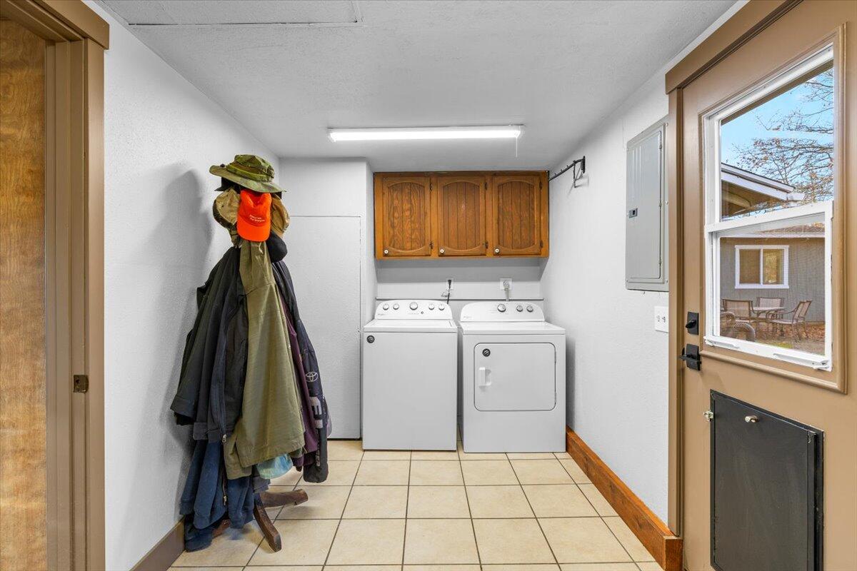 1360 Oxyoke Road Grants Pass, OR 97526 - Photo 28 of 39 a view of a storage & utility room with a window
