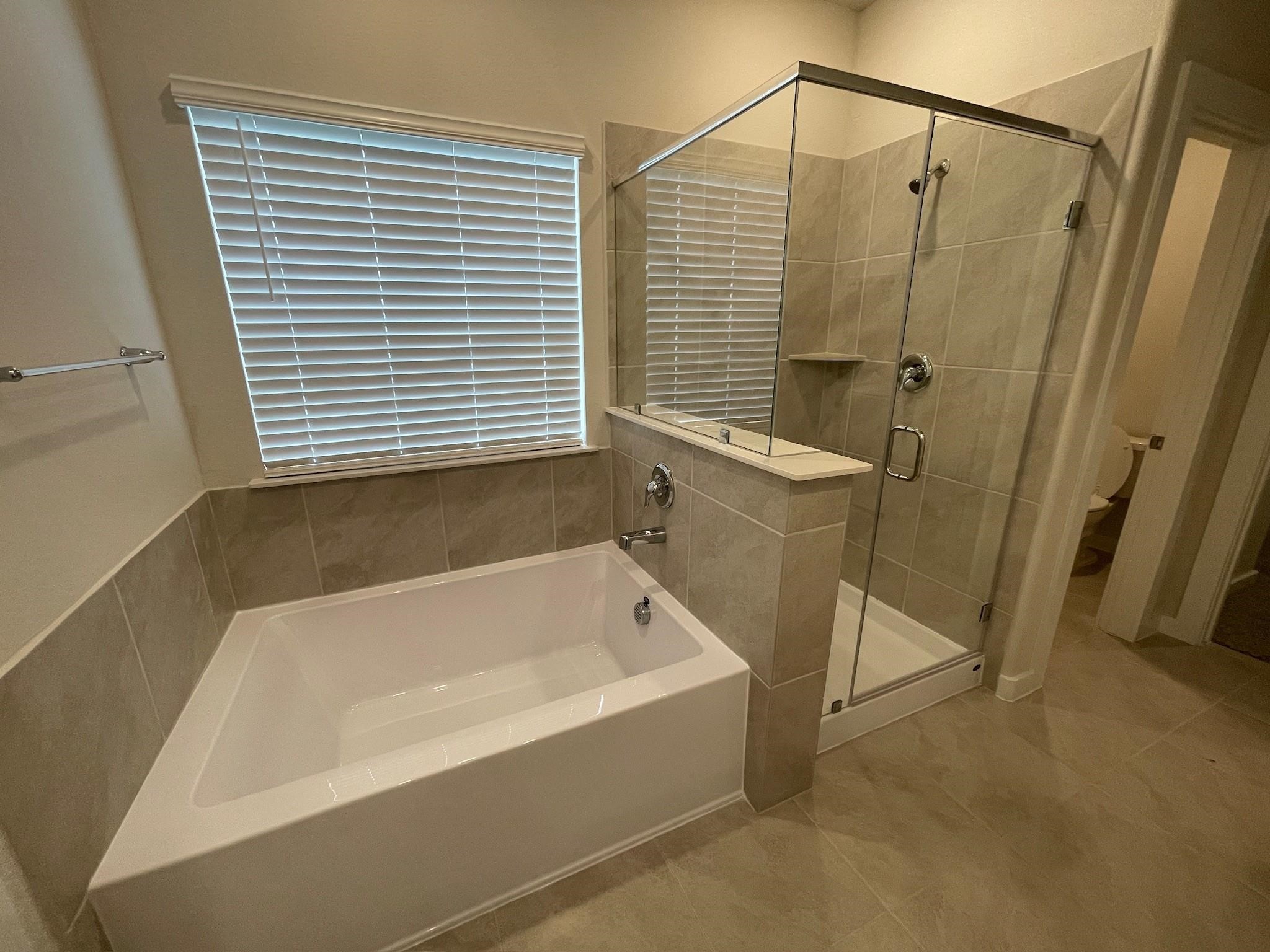 1543 King Rnch Road Conroe, TX 77301 - Photo 7 of 13 Primary Bath