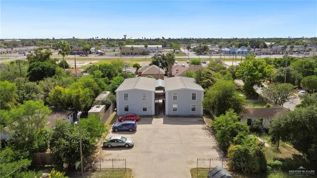an aerial view of a house with outdoor space and lake view
