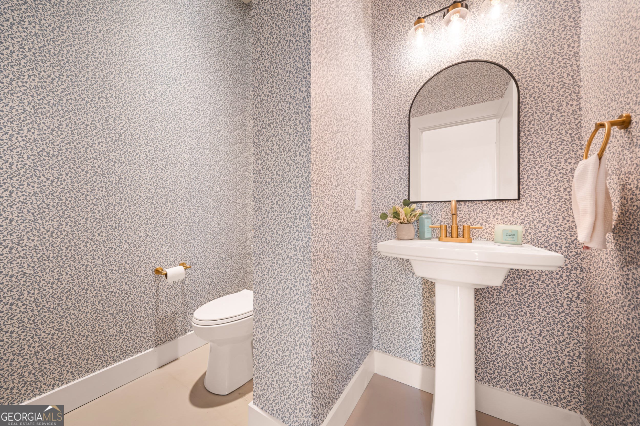 2973 Buttermilk Road Sylvania, GA 30467 - Photo 26 of 48 a bathroom with a sink toilet and a mirror