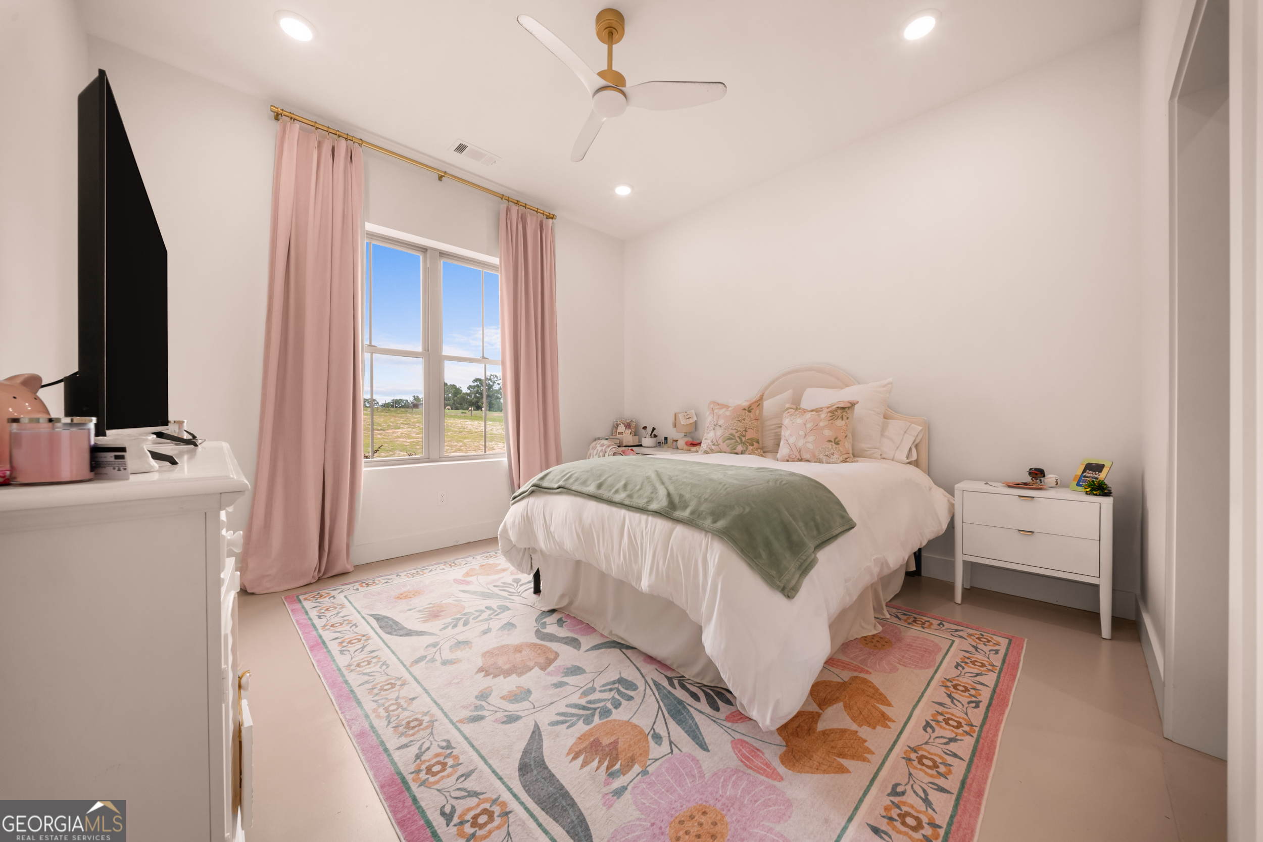 2973 Buttermilk Road Sylvania, GA 30467 - Photo 27 of 48 a bedroom with a large bed and a flat screen tv