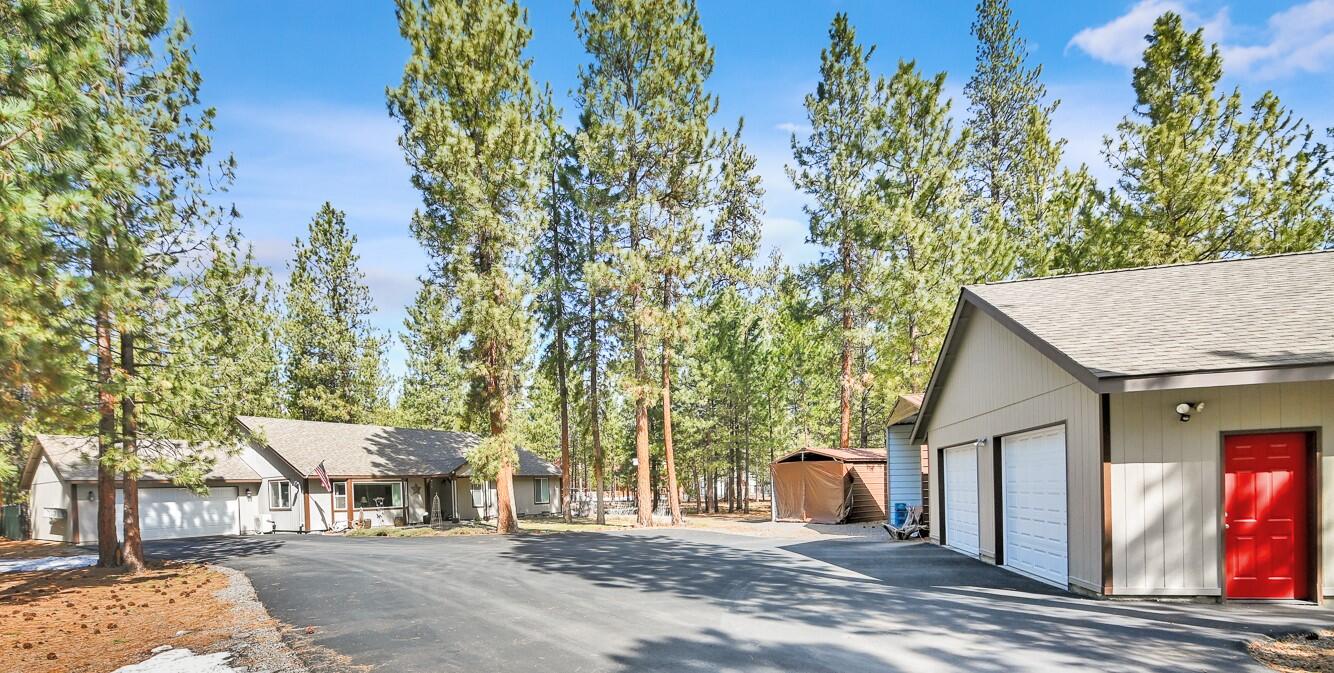 14840 Laurel Road La Pine, OR 97739 - Photo 3 of 32 a backyard of a house with table and chairs