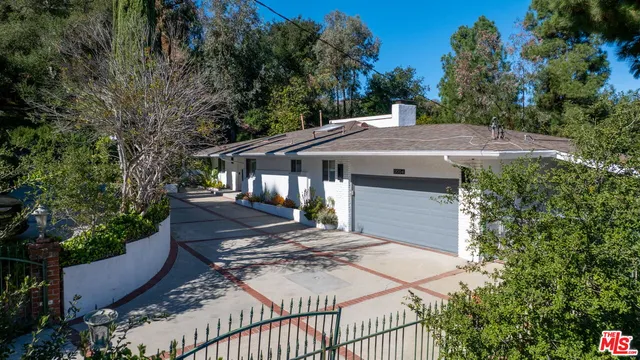 $2,850,000 | 12004 Briarvale Lane, Studio City, CA 91604