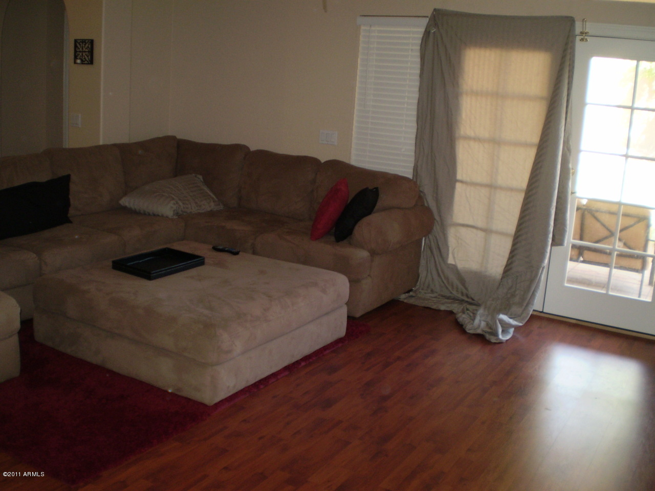 7252 South Roberts Road Tempe, AZ 85283 - Photo 3 of 9 Living Room