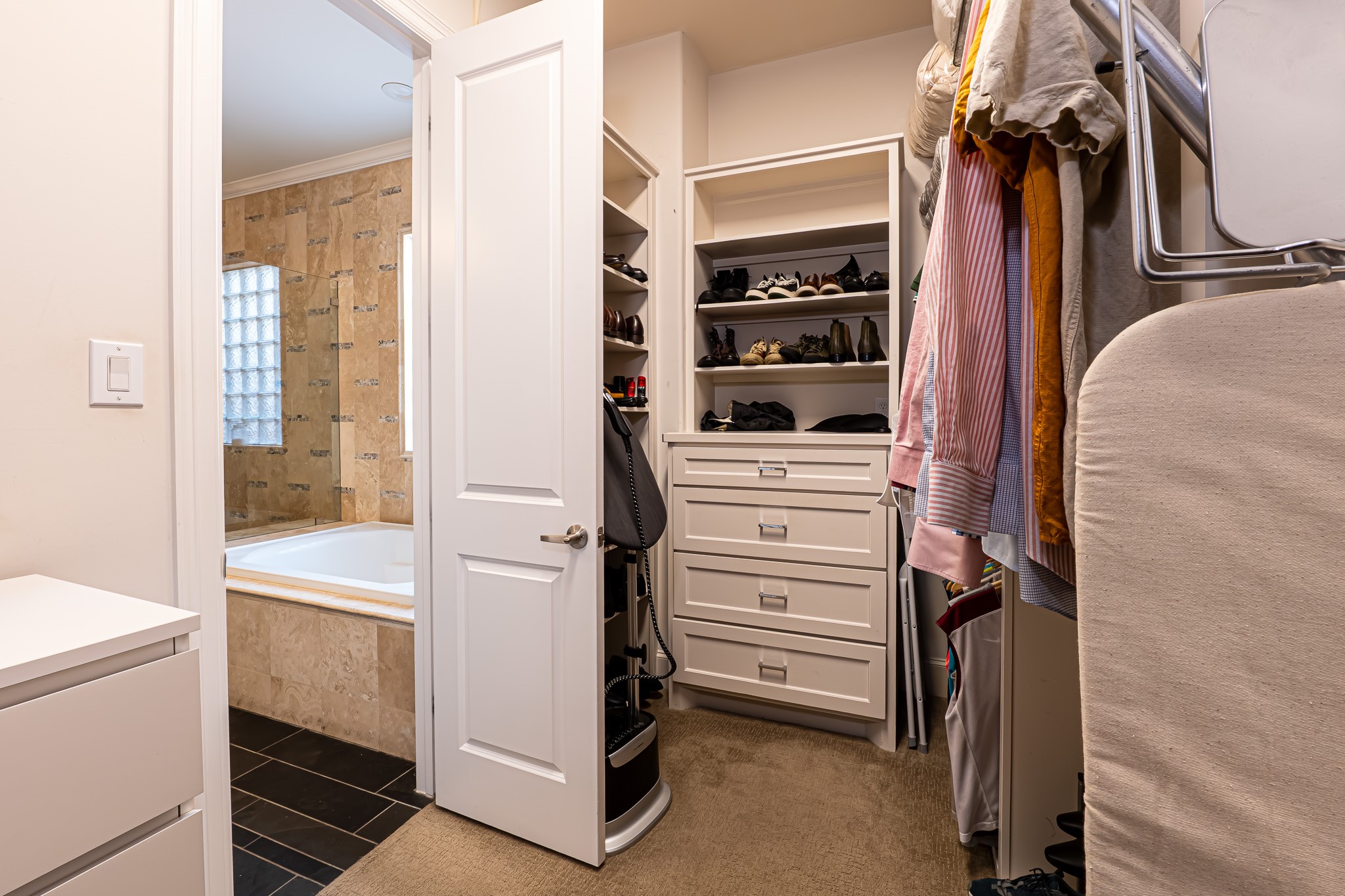 1409 Indiana Street Houston, TX 77006 - Photo 38 of 47 a view of walk in closet