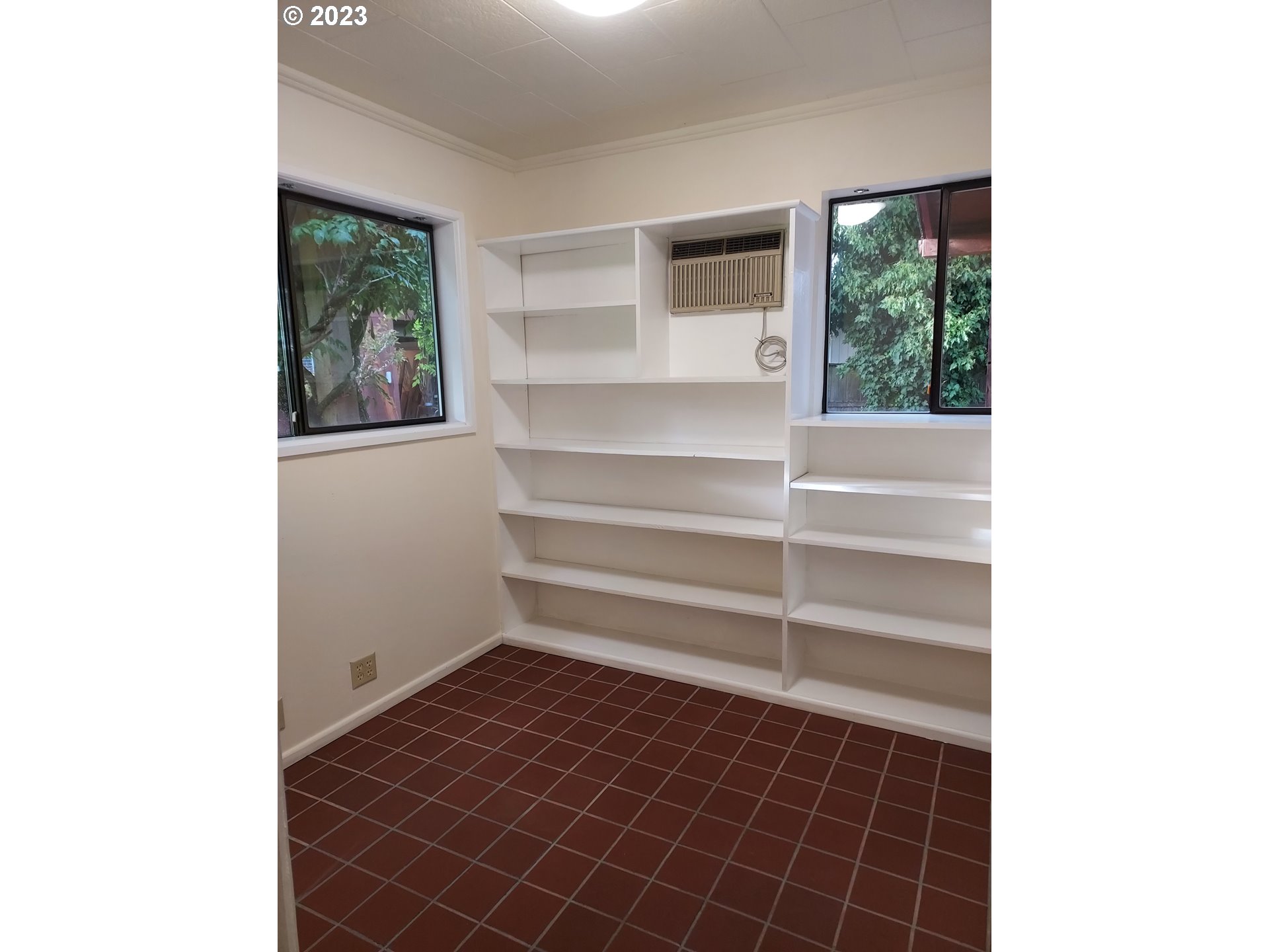 460 37th Street Springfield, OR 97478 - Photo 8 of 21 a view of a room with a large window