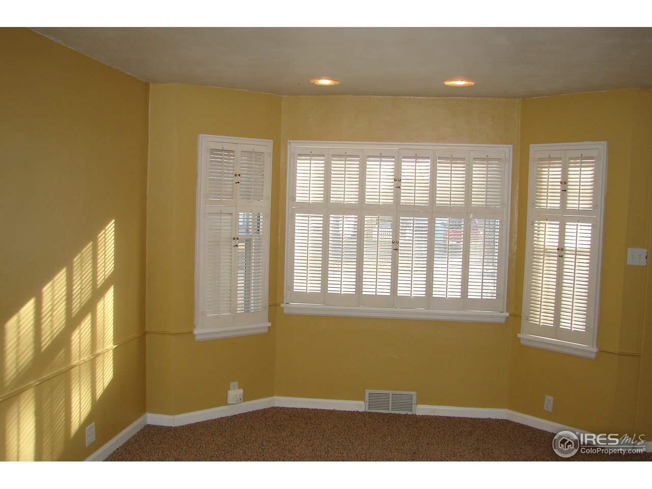 1639 Fairacres Road Greeley, CO 80631 - Photo 7 of 25 Living room