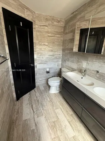 $5,500 | 4902 Southwest 87th Place, Miami, FL 33165