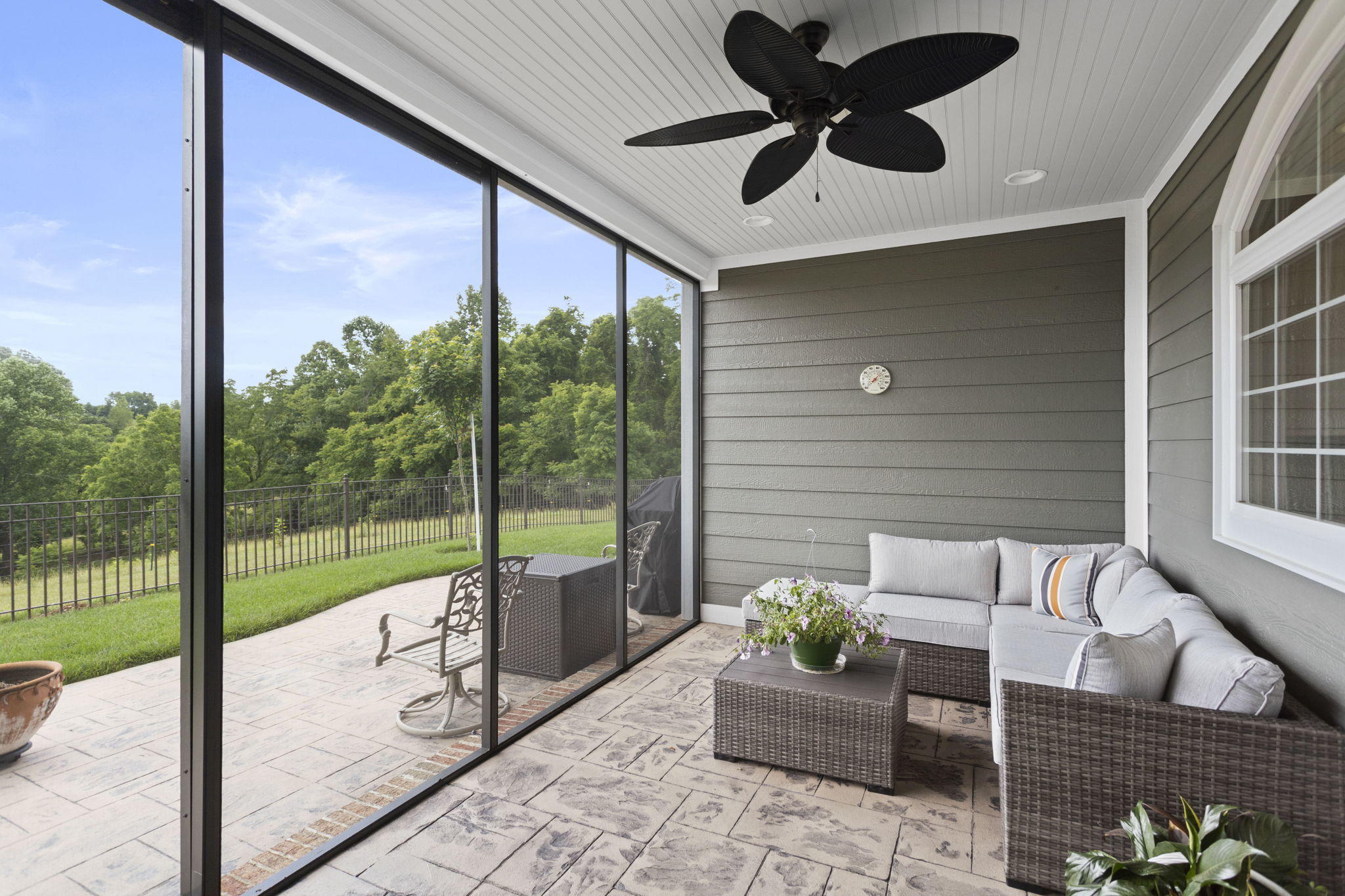 3145 London Road Kingsport, TN 37664 - Photo 20 of 35 Back sun room.