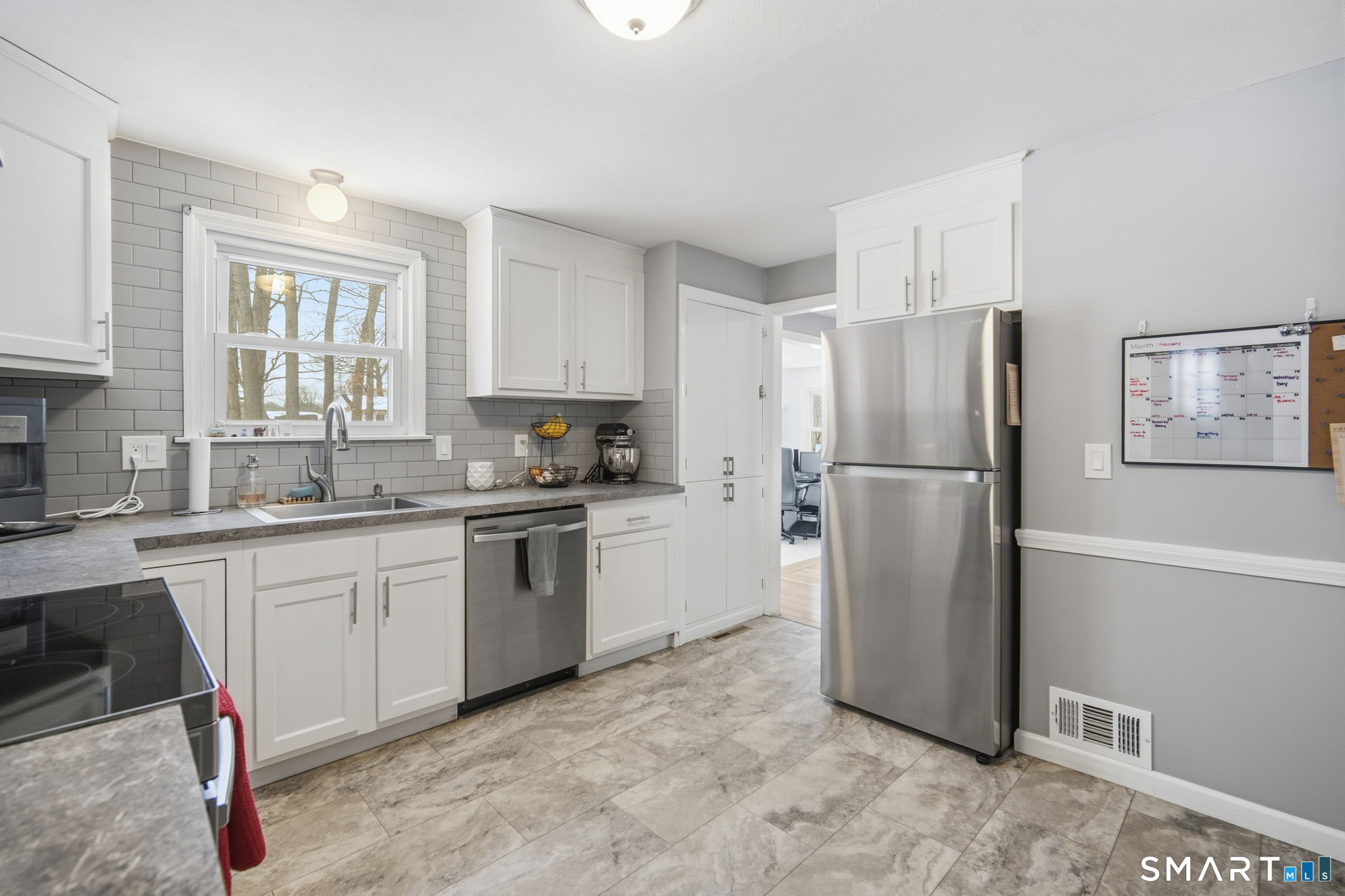 273 Forest Drive Wethersfield, CT 06109 - Photo 12 of 34