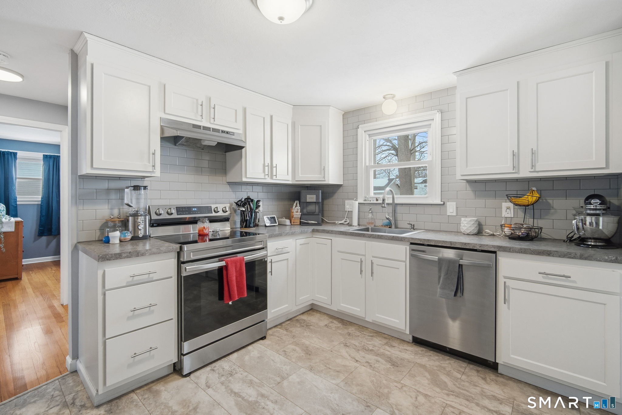 273 Forest Drive Wethersfield, CT 06109 - Photo 13 of 34