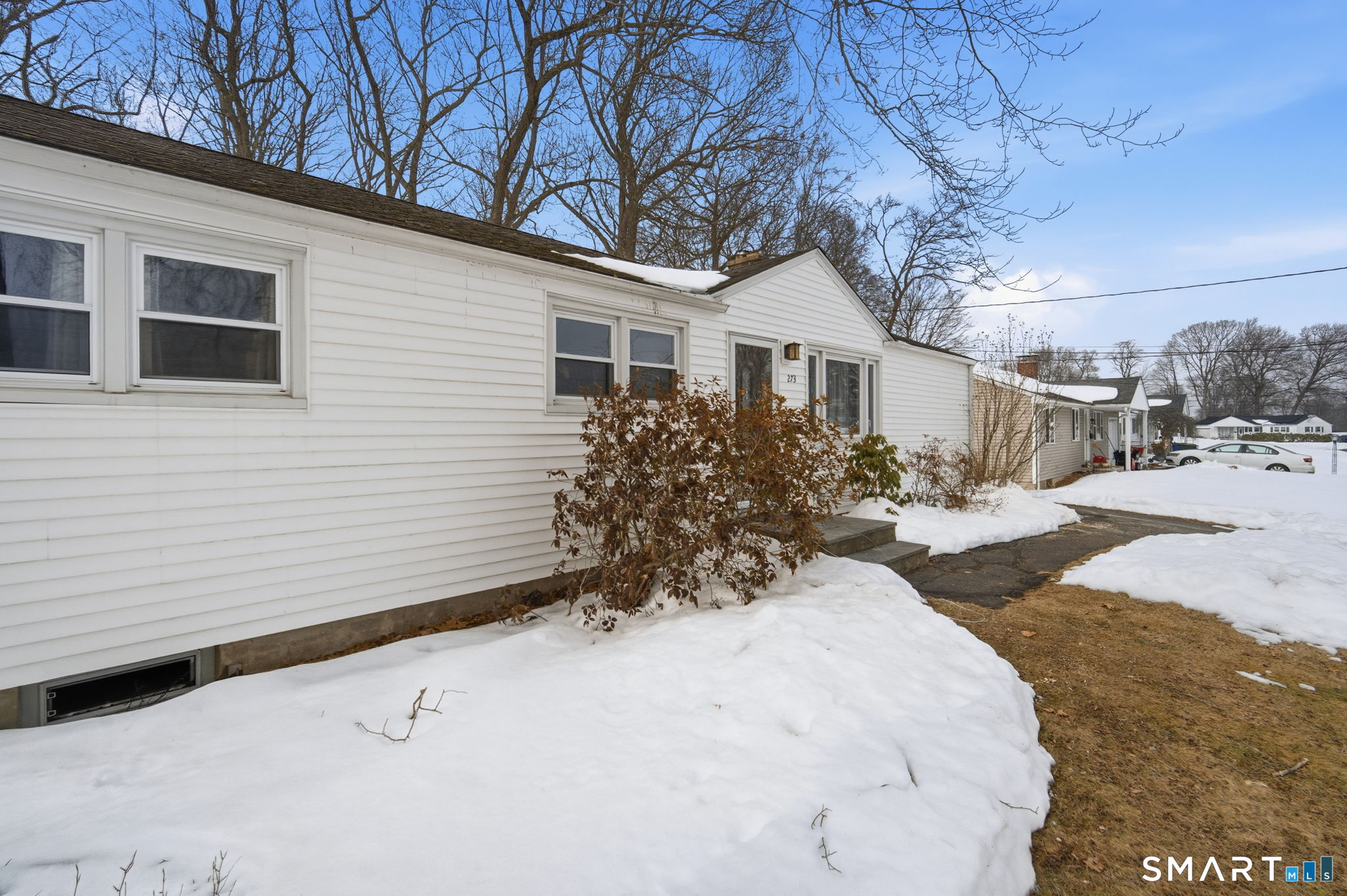 273 Forest Drive Wethersfield, CT 06109 - Photo 3 of 34