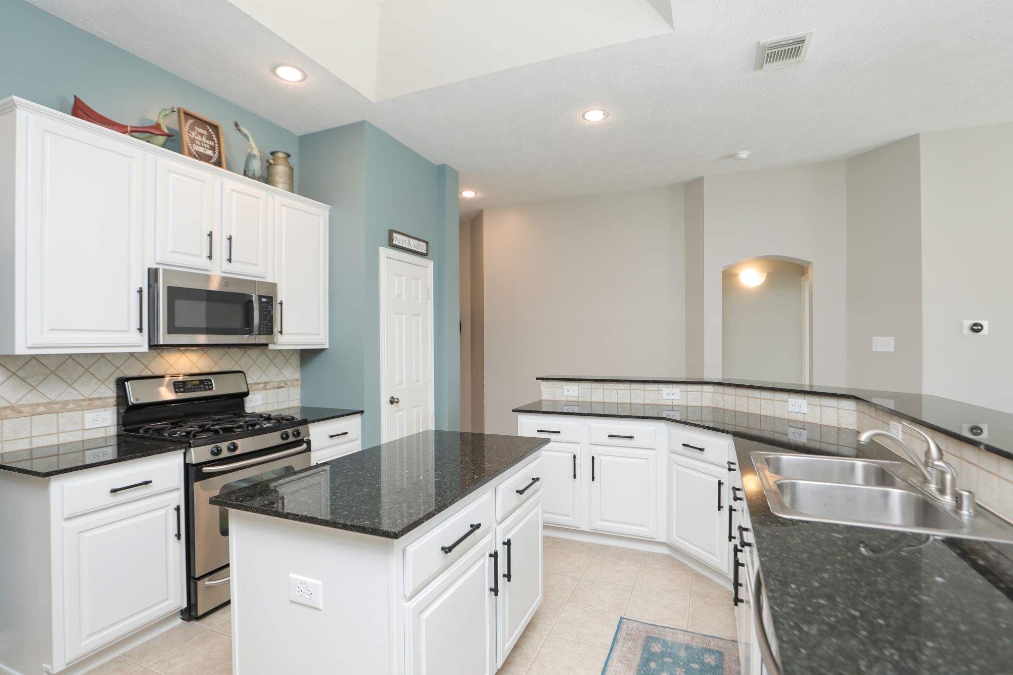 1214 Berwick Manor Court Spring, TX 77379 - Photo 16 of 38