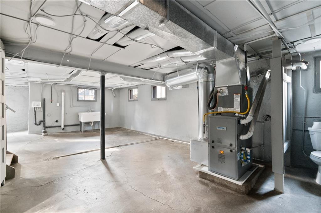 3030 Shady Avenue Pittsburgh, PA 15217 - Photo 25 of 31 a view of a room with gym equipment