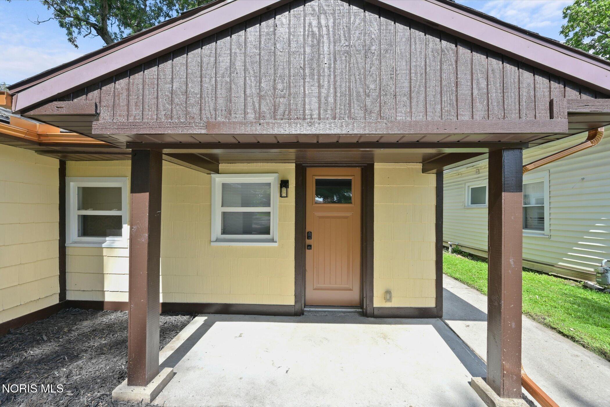 1374 Gage Road Toledo, OH 43612 - Photo 2 of 27 Gallery Image 2