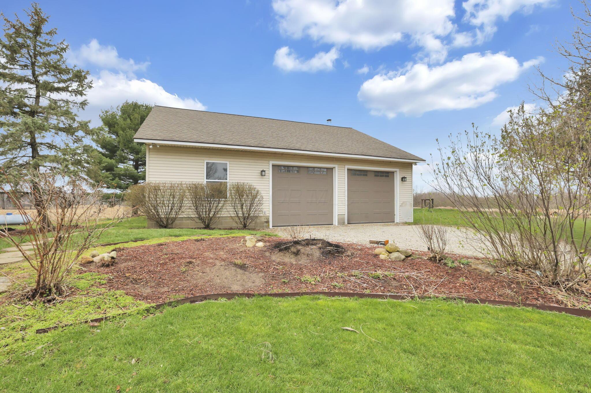 11138 York Road Southwest Baltimore, OH 43105 - Photo 4 of 83 72-web-or-mls-0V3A5105