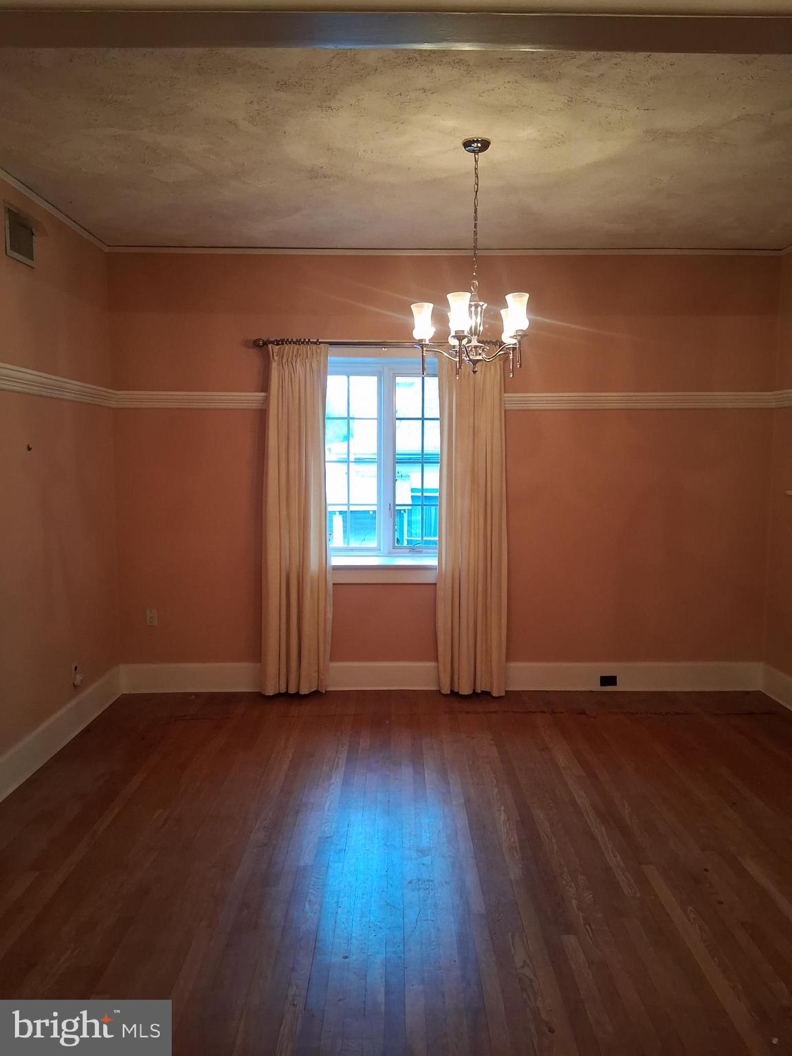 1000 Walnut Avenue Baltimore, MD 21229 - Photo 12 of 52 Dining Room