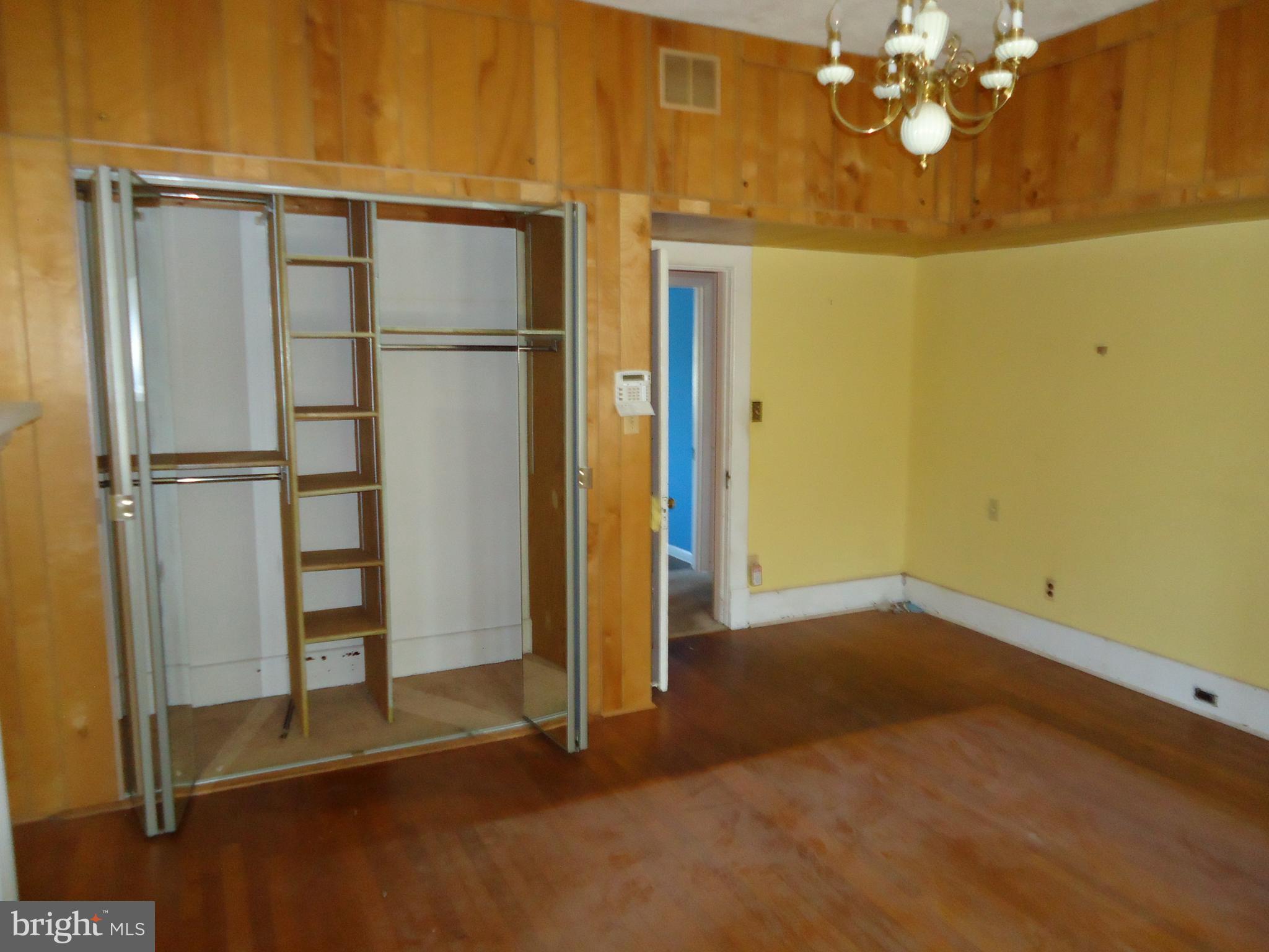 1000 Walnut Avenue Baltimore, MD 21229 - Photo 16 of 52 Primary Bedroom Closet