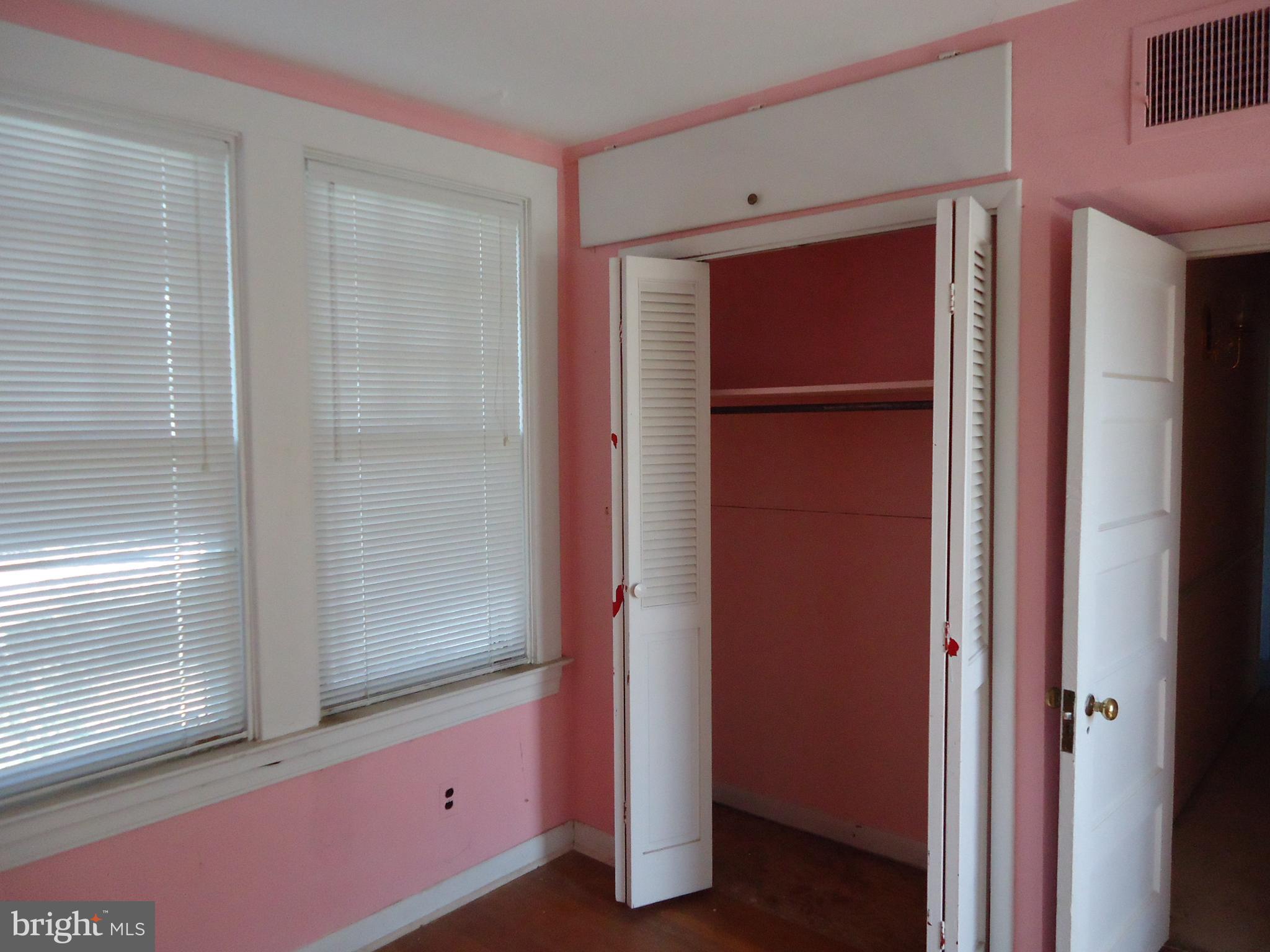 1000 Walnut Avenue Baltimore, MD 21229 - Photo 20 of 52 3rd Bedroom Closet